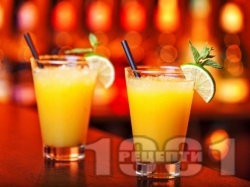 Коктейл Харви Уолбенгър (Harvey Wallbanger) с водка, портокалов сок и ванилов ликьор Галиано - снимка на рецептата